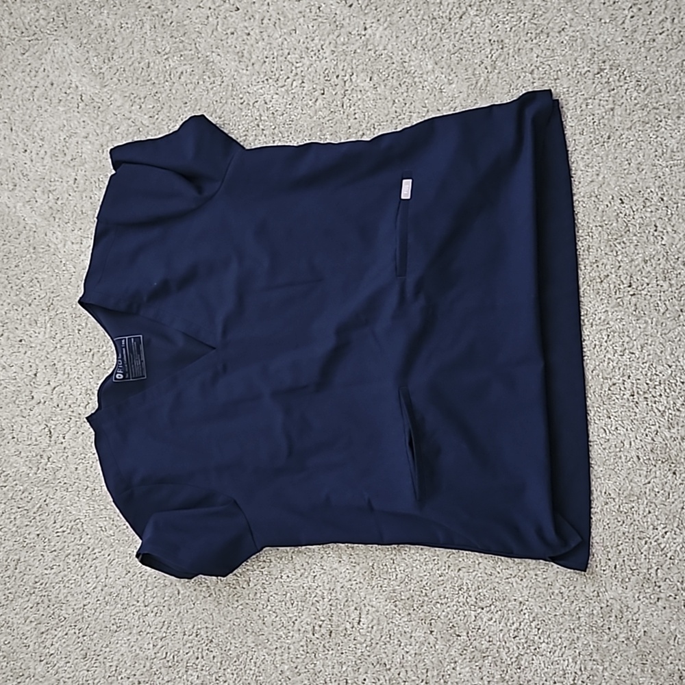 Figs scrub top